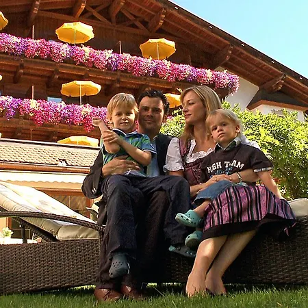 アルペンホテル チロラーホフ ホテル ノイシュティフト・イム・シュトゥーバイタール