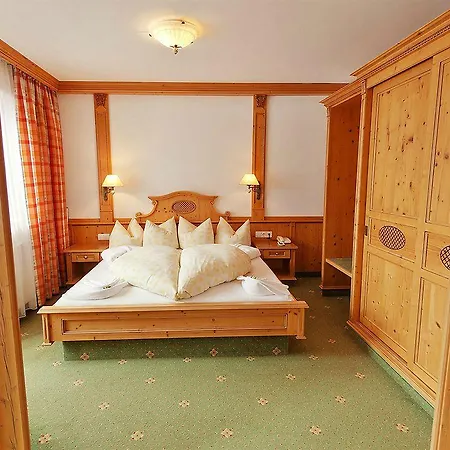 アルペンホテル チロラーホフ ホテル