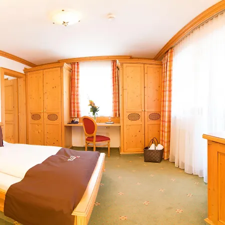 Alpenhotel Tirolerhof מלון
