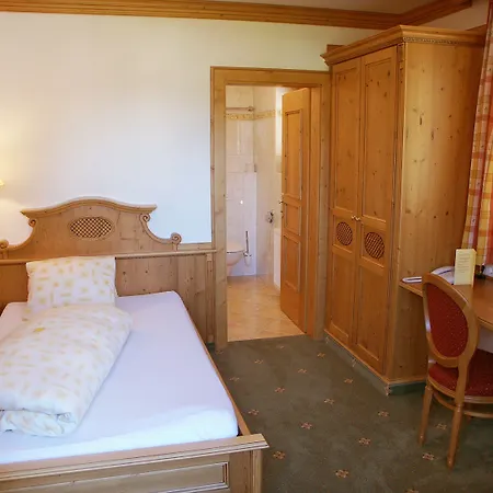 アルペンホテル チロラーホフ ホテル ノイシュティフト・イム・シュトゥーバイタール