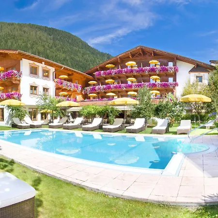 アルペンホテル チロラーホフ ホテル ノイシュティフト・イム・シュトゥーバイタール