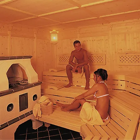 Отель Alpenhotel Tirolerhof Нойштифт-им-Штубайталь
