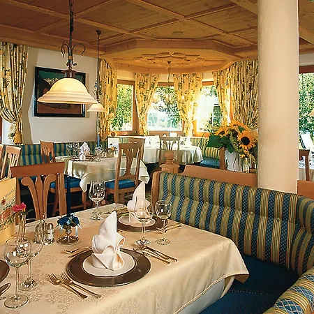 アルペンホテル チロラーホフ ホテル