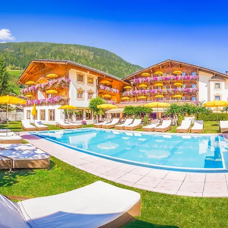 アルペンホテル チロラーホフ ホテル