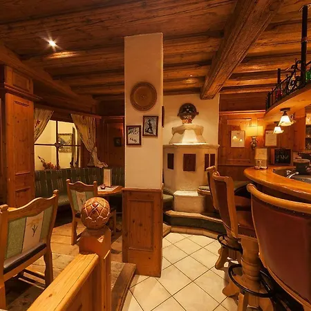 アルペンホテル チロラーホフ ホテル