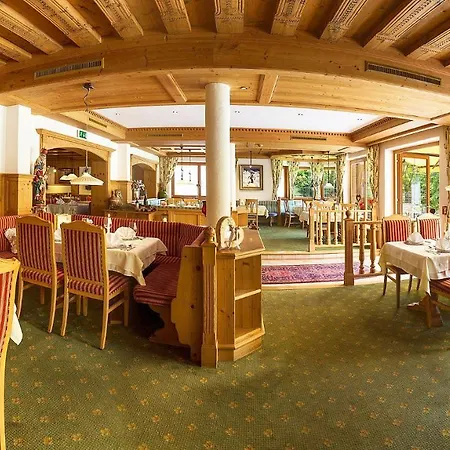 アルペンホテル チロラーホフ 4*